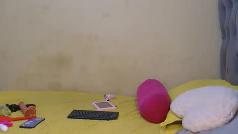 tynniee online show from February 2026 02:04:01 AM