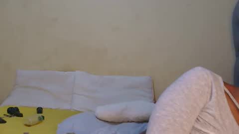 tynniee online show from February 2026 01:22:01 PM