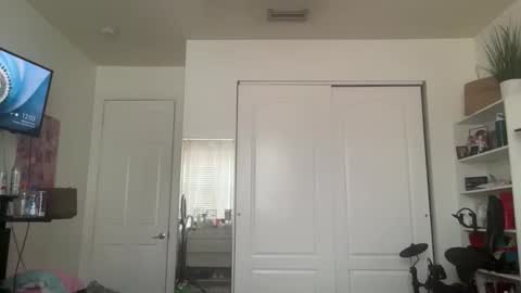 tyy0ung online show from May 2026 04:03:01 PM