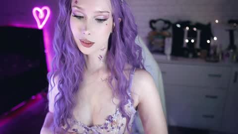 Izzy    online show from February 2025 05:48:01 PM