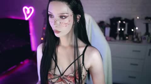 Izzy    online show from February 2025 04:36:02 PM