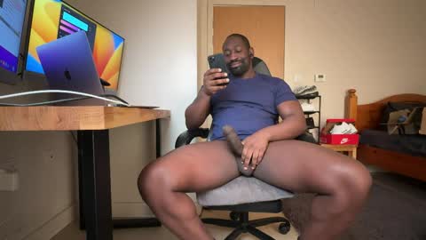 Snapshot of ukchocolate chatting on April 2026 09:56:01 AM UKchocolate- FREE OFlinks in bio - online show from April 2026 09:56:01 AM