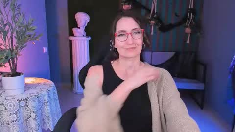 UnaTera online show from October 2025 09:02:01 AM