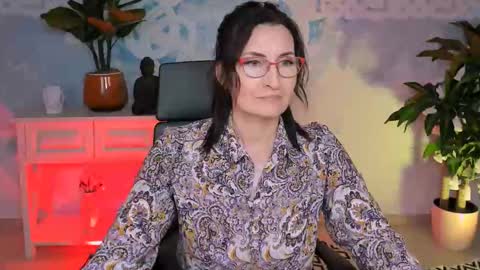 UnaTera online show from October 2025 09:10:01 AM