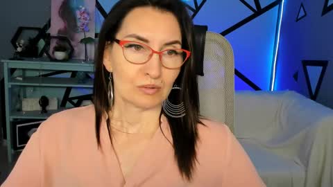 UnaTera online show from May 2026 06:20:01 AM