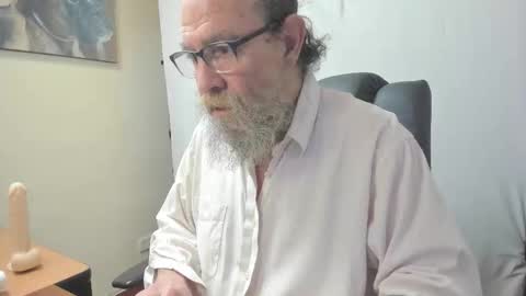 Snapshot of uncle_hottiecb chatting on February 2026 04:19:02 PM Uncle Hottie online show from February 2026 04:19:02 PM