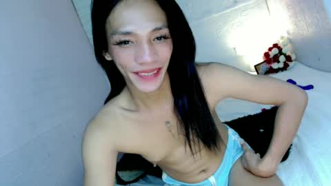 Snapshot of uncut_queen chatting on June 2026 02:20:01 AM LOVELY JANE online show from June 2026 02:20:01 AM