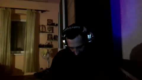 underguy19 online show from October 2025 09:05:02 PM