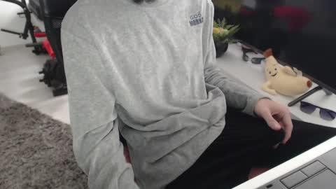 uniqueboy22 online show from May 2026 10:00:02 AM