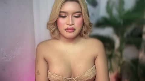 Snapshot of ur_bombshellpatty chatting on April 2026 02:25:01 PM ur_bombshellpatty online show from April 2026 02:25:01 PM