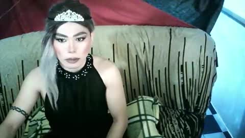 Snapshot of ur_dominatrix chatting on April 2026 06:10:01 PM MISS ANNA online show from April 2026 06:10:01 PM