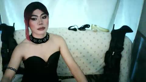 Snapshot of ur_dominatrix chatting on May 2026 06:21:01 AM MISS ANNA online show from May 2026 06:21:01 AM
