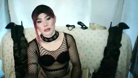 Snapshot of ur_dominatrix chatting on June 2026 07:33:02 AM MISS ANNA online show from June 2026 07:33:02 AM