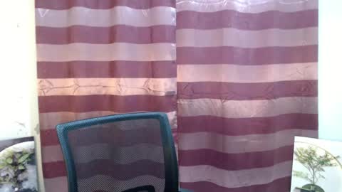 Snapshot of ur_extra_petite chatting on June 2026 05:59:01 PM online show from June 2026 05:59:01 PM