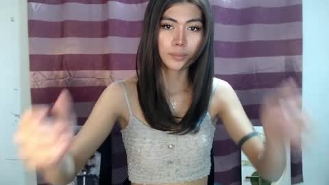 Snapshot of ur_extra_petite chatting on June 2026 11:35:01 AM online show from June 2026 11:35:01 AM