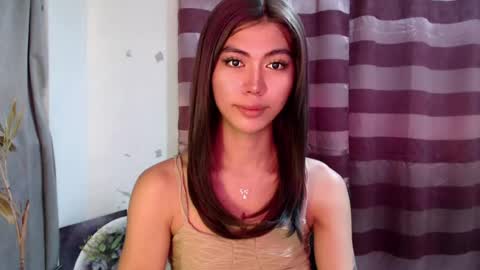 Snapshot of ur_extra_petite chatting on June 2026 05:50:02 PM online show from June 2026 05:50:02 PM