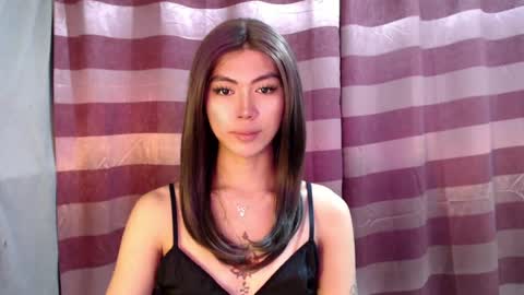 Snapshot of ur_extra_petite chatting on June 2026 11:25:01 AM online show from June 2026 11:25:01 AM