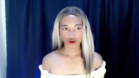 Snapshot of ur_sexyllie chatting on November 2025 10:15:01 AM Ellie online show from November 2025 10:15:01 AM