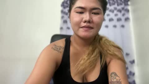 Snapshot of urasianblairexxx chatting on May 2026 04:43:01 AM urasianblairexxx online show from May 2026 04:43:01 AM