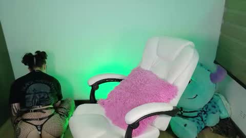 Danielle  online show from August 2026 10:31:02 AM