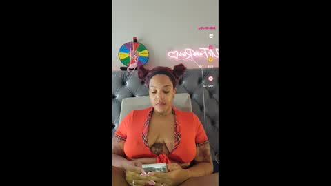 urfaveriri online show from October 2025 12:05:02 PM