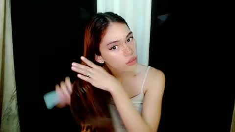 Snapshot of urgirl_leah chatting on October 2025 05:30:01 AM Leah online show from October 2025 05:30:01 AM