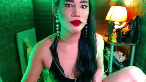 queen norelle online show from April 2026 07:05:02 PM