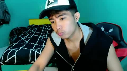 Snapshot of urhot_jeremyxx chatting on May 2026 05:09:02 PM jeremy online show from May 2026 05:09:02 PM