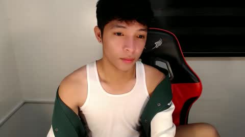 Snapshot of urhotethanxx chatting on May 2026 12:52:02 AM Ethan online show from May 2026 12:52:02 AM