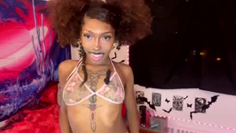 Snapshot of urlittledolly chatting on January 2026 05:01:01 AM Dolly online show from January 2026 05:01:01 AM