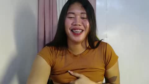 Snapshot of urlovely_sofie chatting on October 2025 07:08:01 PM Sofie online show from October 2025 07:08:01 PM