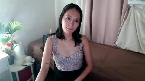 Petite hennesy online show from November 2025 03:59:01 PM