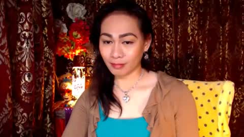 Snapshot of urtimelessbeauty chatting on December 2024 09:35:01 PM Merca online show from December 2024 09:35:01 PM