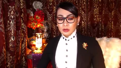 Snapshot of urtimelessbeauty chatting on December 2024 08:50:02 PM Merca online show from December 2024 08:50:02 PM