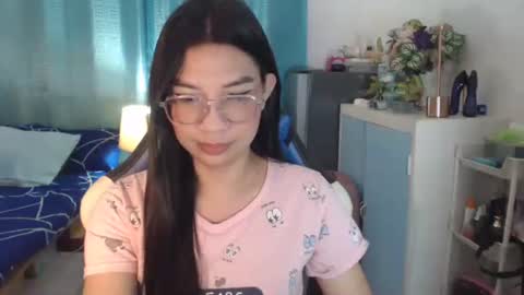 Snapshot of urwetasianprincessxx chatting on September 2025 03:33:01 PM Ashley Kate Mateo Gray online show from September 2025 03:33:01 PM