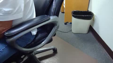 useemie online show from October 2025 10:50:02 PM