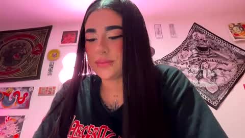 Snapshot of uveuvedee chatting on October 2025 03:42:02 AM Val help me get 100 thumbs up 3 online show from October 2025 03:42:02 AM
