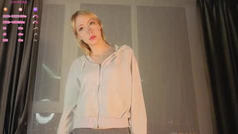 Snapshot of uwu_flower chatting on February 2026 02:02:02 PM Chloe online show from February 2026 02:02:02 PM