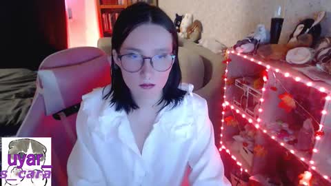 Cara online show from October 2025 01:26:02 PM