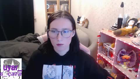 Cara online show from November 2025 01:43:01 PM