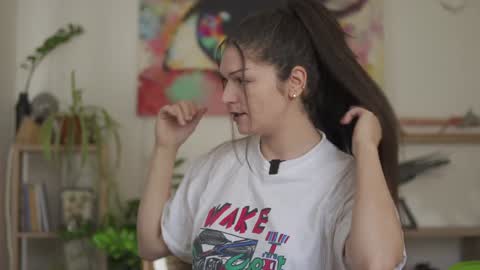 Snapshot of v_deville chatting on December 2024 08:41:01 AM Mia online show from December 2024 08:41:01 AM