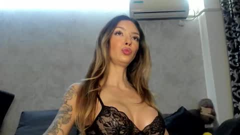 Snapshot of v_deville chatting on January 2026 05:33:02 AM Mia online show from January 2026 05:33:02 AM