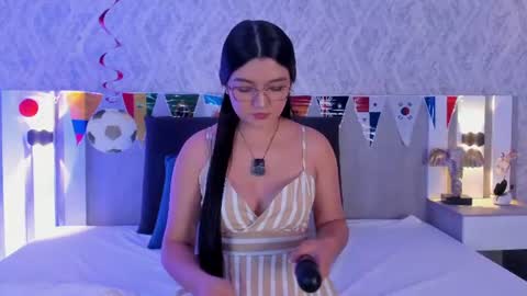 Snapshot of vaalentina_lux chatting on July 2026 02:54:01 PM Vaalentina Lux online show from July 2026 02:54:01 PM