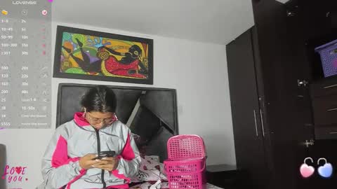 Vahiolet smith online show from November 2025 03:28:02 AM