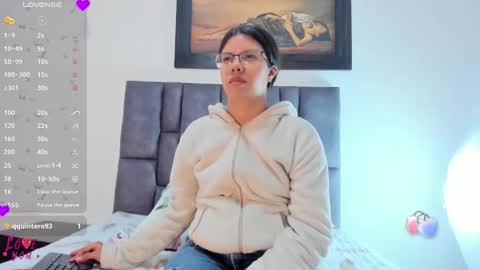 Snapshot of vahiolet_smith chatting on May 2026 03:23:02 AM Vahiolet smith online show from May 2026 03:23:02 AM