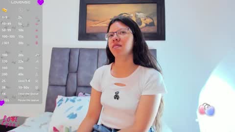 Snapshot of vahiolet_smith chatting on May 2026 03:04:02 AM Vahiolet smith online show from May 2026 03:04:02 AM