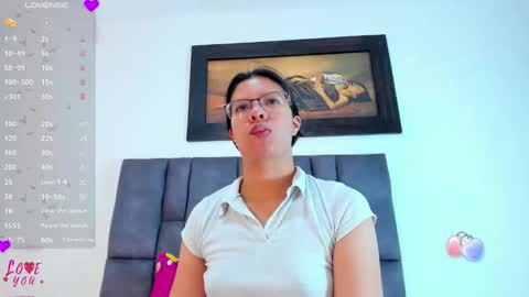 Snapshot of vahiolet_smith chatting on May 2026 03:13:01 AM Vahiolet smith online show from May 2026 03:13:01 AM