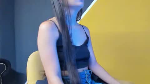 VaiolletCooper online show from April 2026 03:31:02 PM