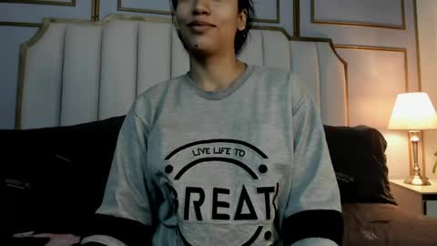 Snapshot of vaiolethsan chatting on June 2026 12:44:02 PM Vaioleth online show from June 2026 12:44:02 PM