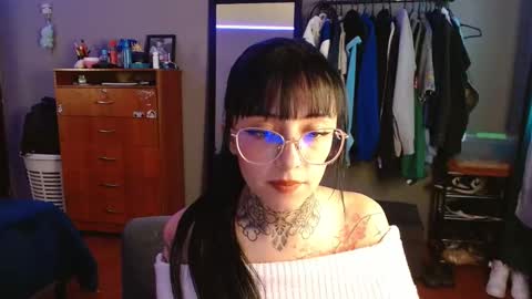 Snapshot of val_azuna chatting on November 2025 01:46:02 PM valentina online show from November 2025 01:46:02 PM
